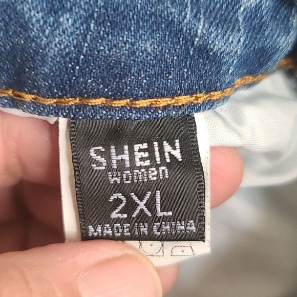 PLUS SIZE SHEIN WOMAN'S JEAN SHORTS - Picture 9 of 10